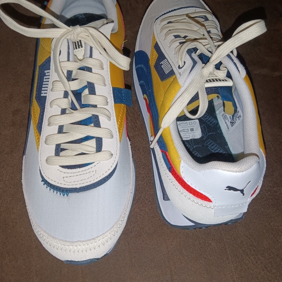 New Pumas Future Riders - Mens Sz 10 1/2 - Distressed White - Picture 2 of 6